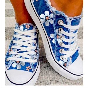 I am not selling these But lookin for some